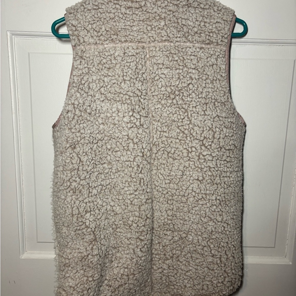 Women's Pink Sherpa Vest - Picture 5 of 5